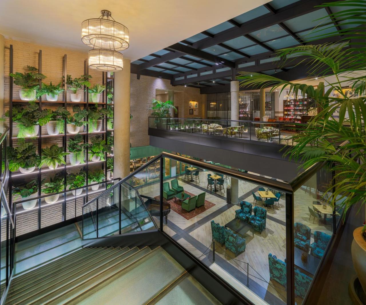 Hotel H10 Marina