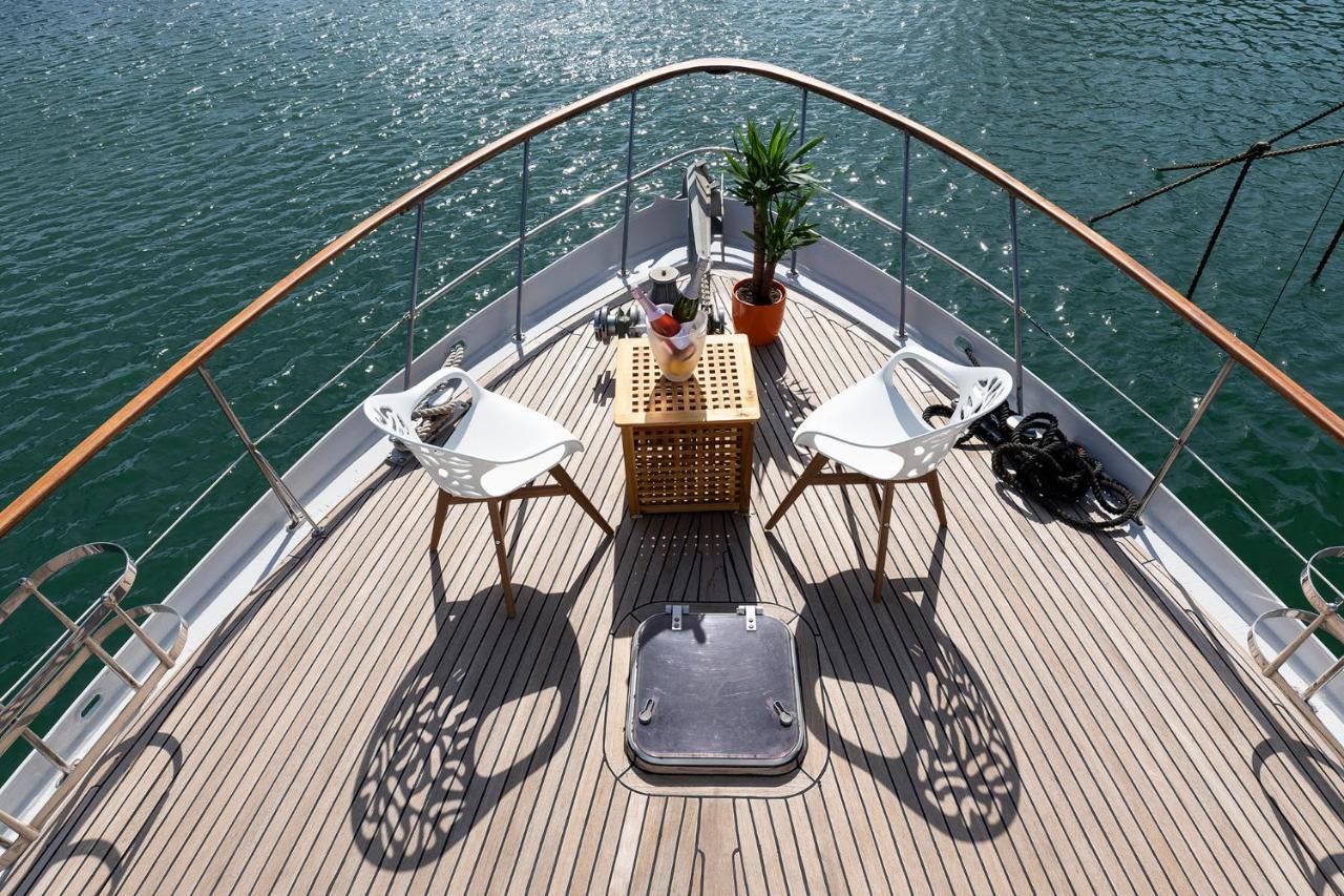 C120 - Charming Boat In Port Forum Bateau-hôtel *