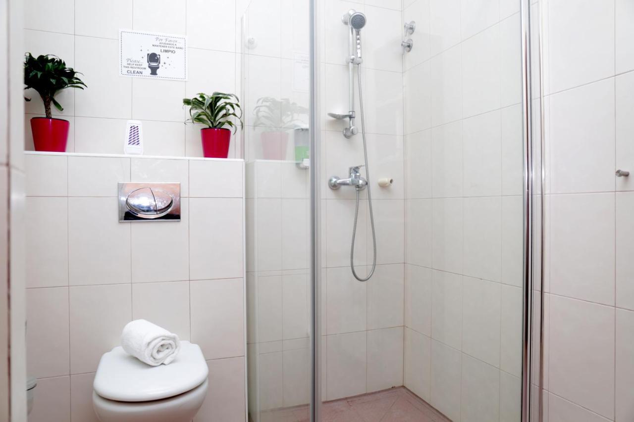 Mora Guest house *