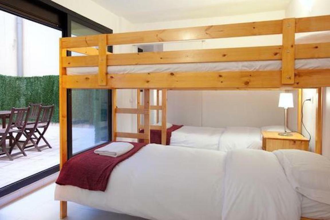 Spacious For Families Near Park Guell Barcelona