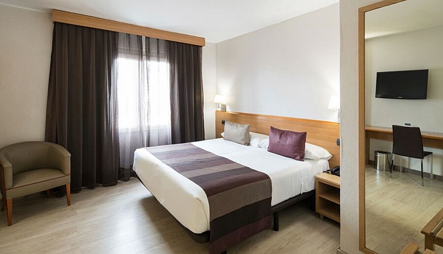 Hotel Catalonia Park Gueell 3*