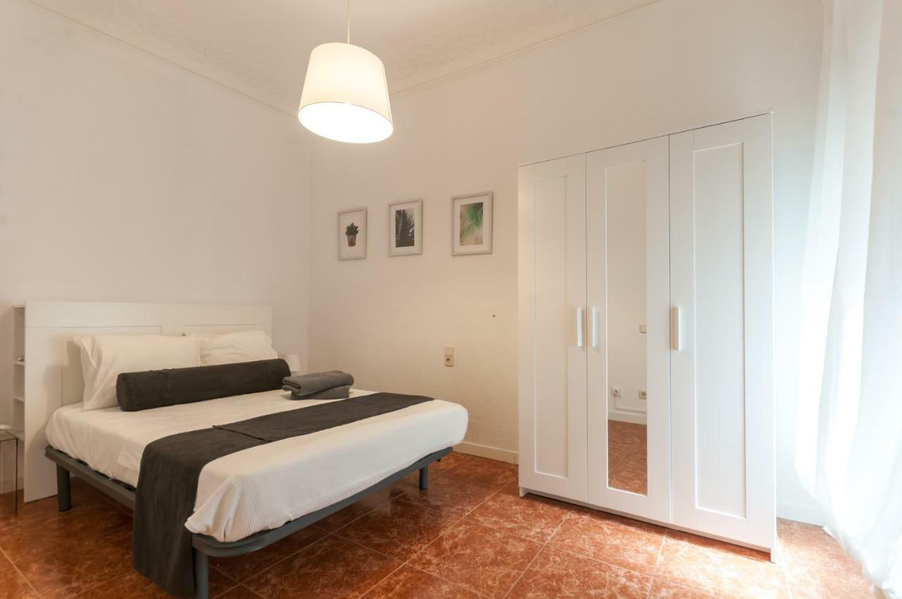 Appartement Gir80 Eixample Casanova 72 *