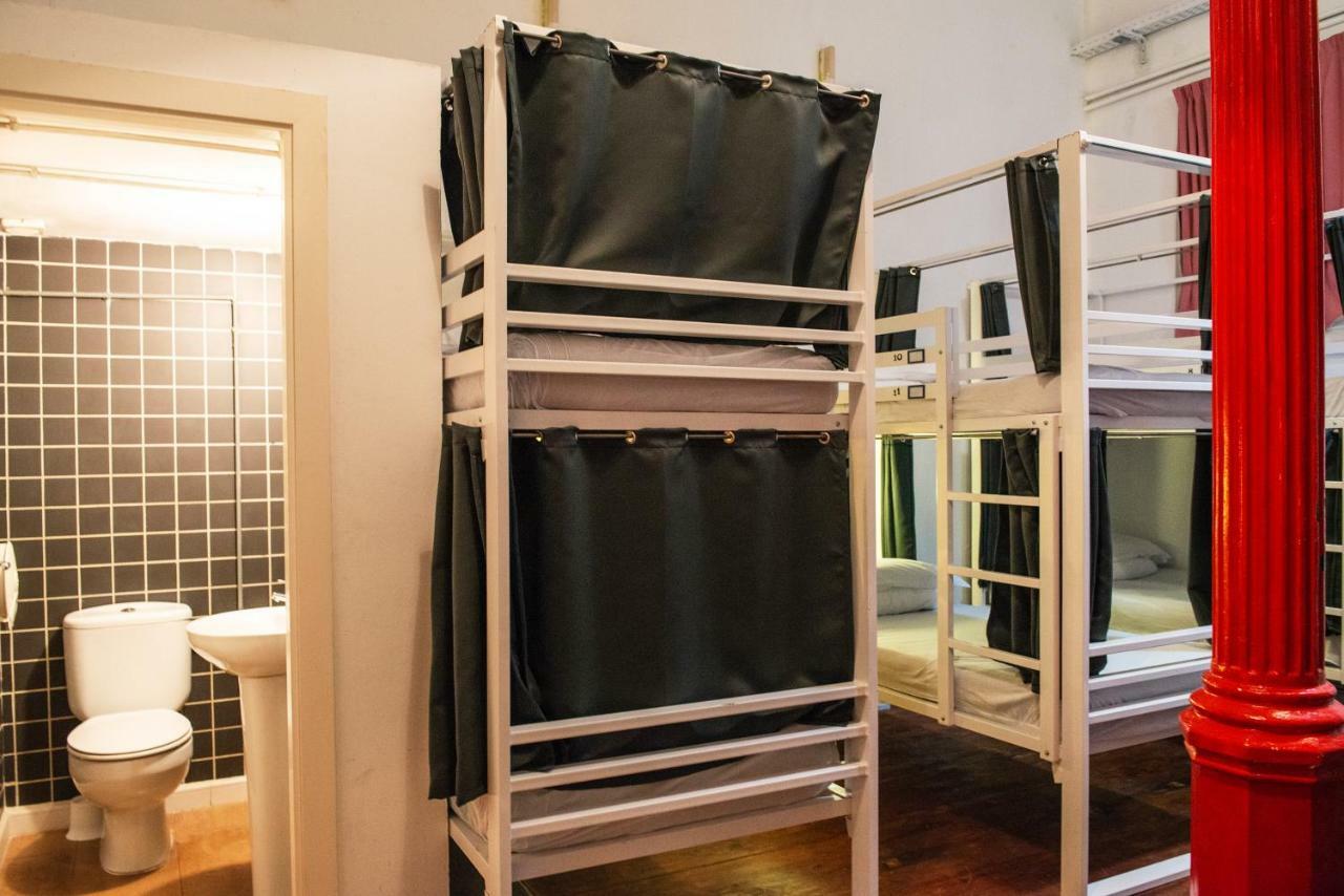 Safestay Gothic Hostel *