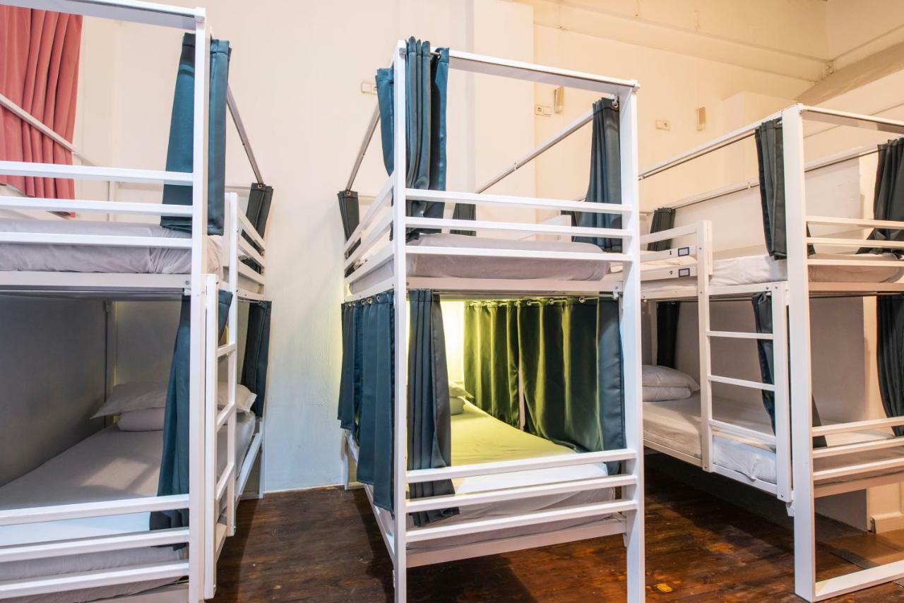 Safestay Gothic Hostel *