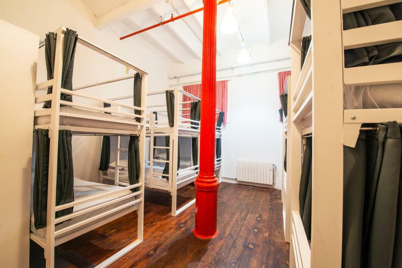 Safestay Gothic Hostel *