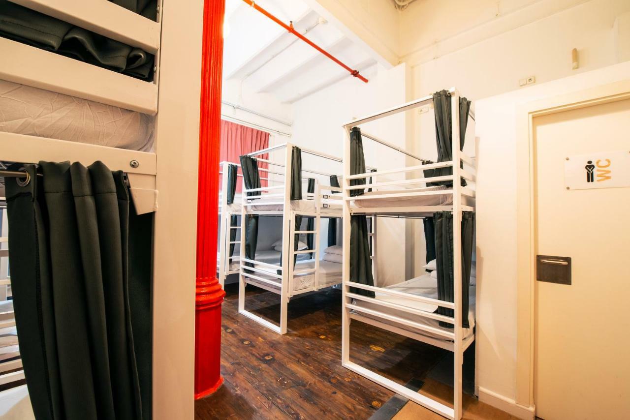Safestay Gothic Hostel *