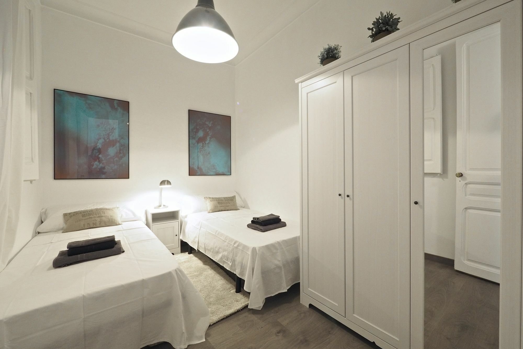 The White Flats Eixample Apartment *