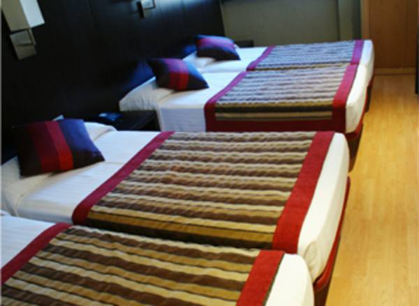 Yomo Bcn Port Gasthof 2*