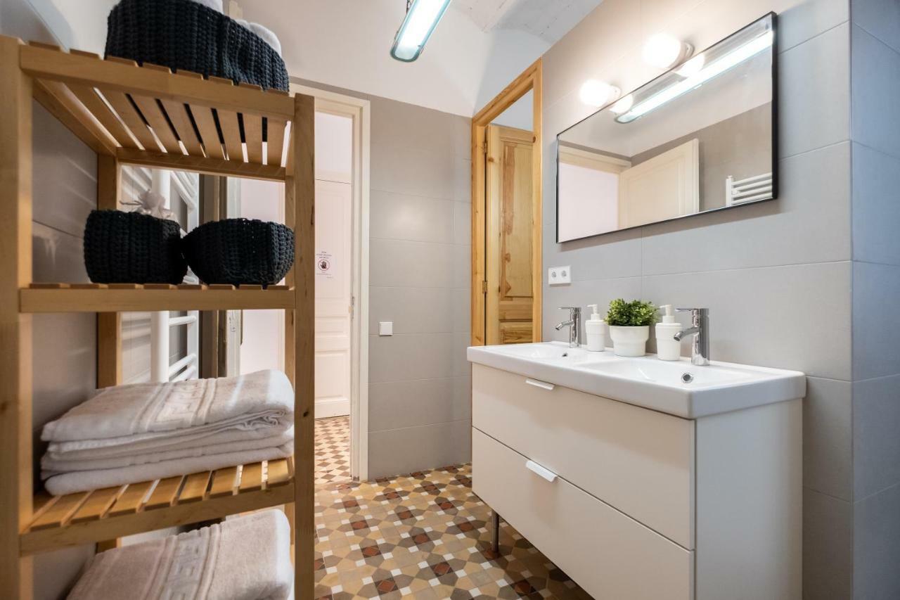 B32-sunny And Modernist For Groups In Center Appartement *