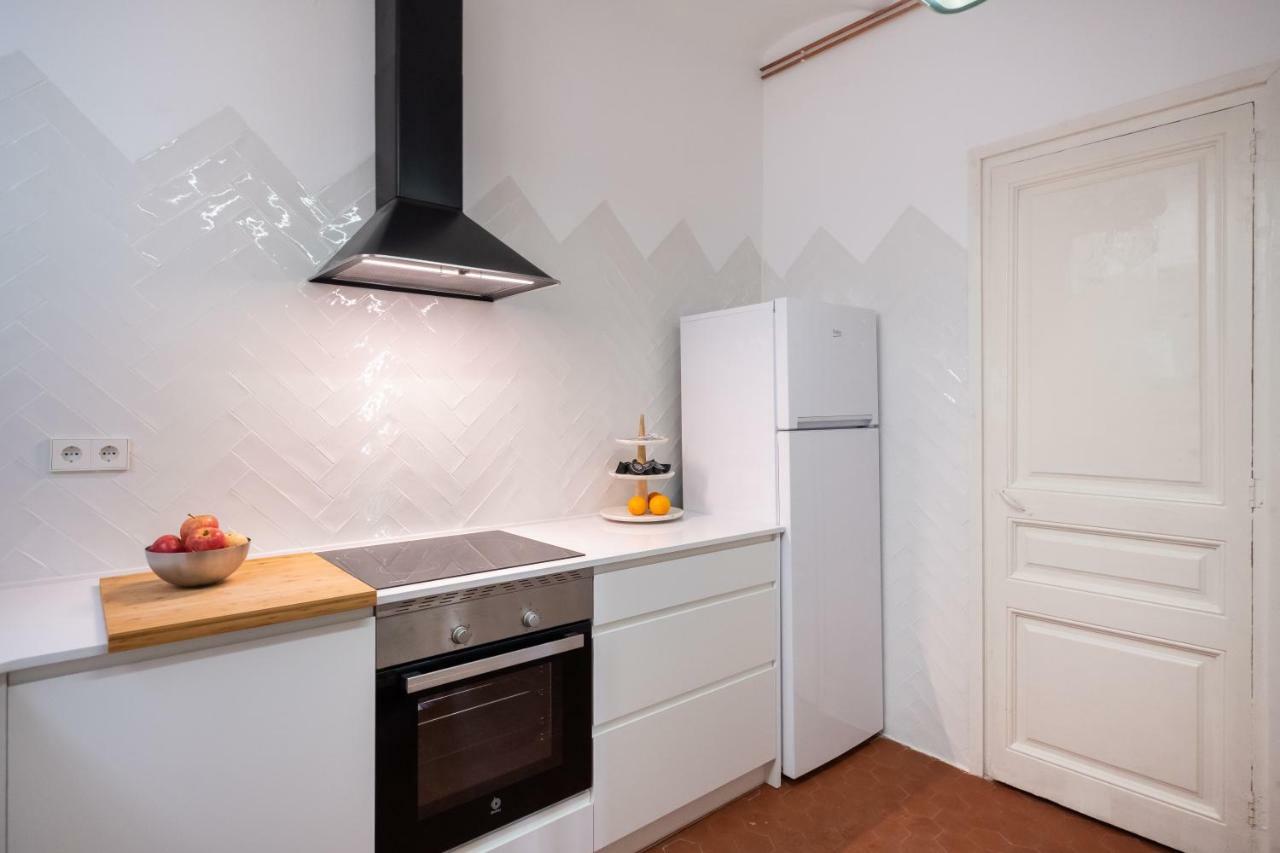 B32-sunny And Modernist For Groups In Center Appartement *
