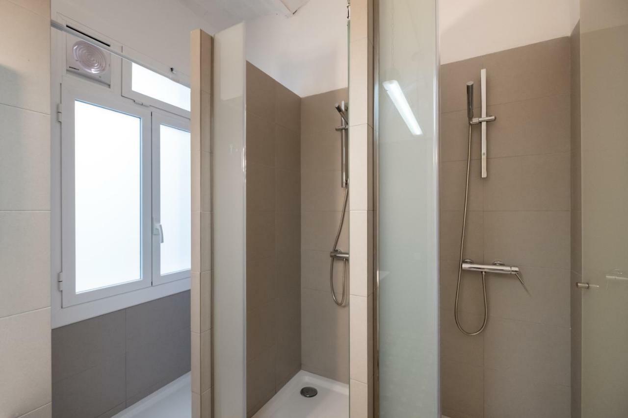 B32-sunny And Modernist For Groups In Center Appartement