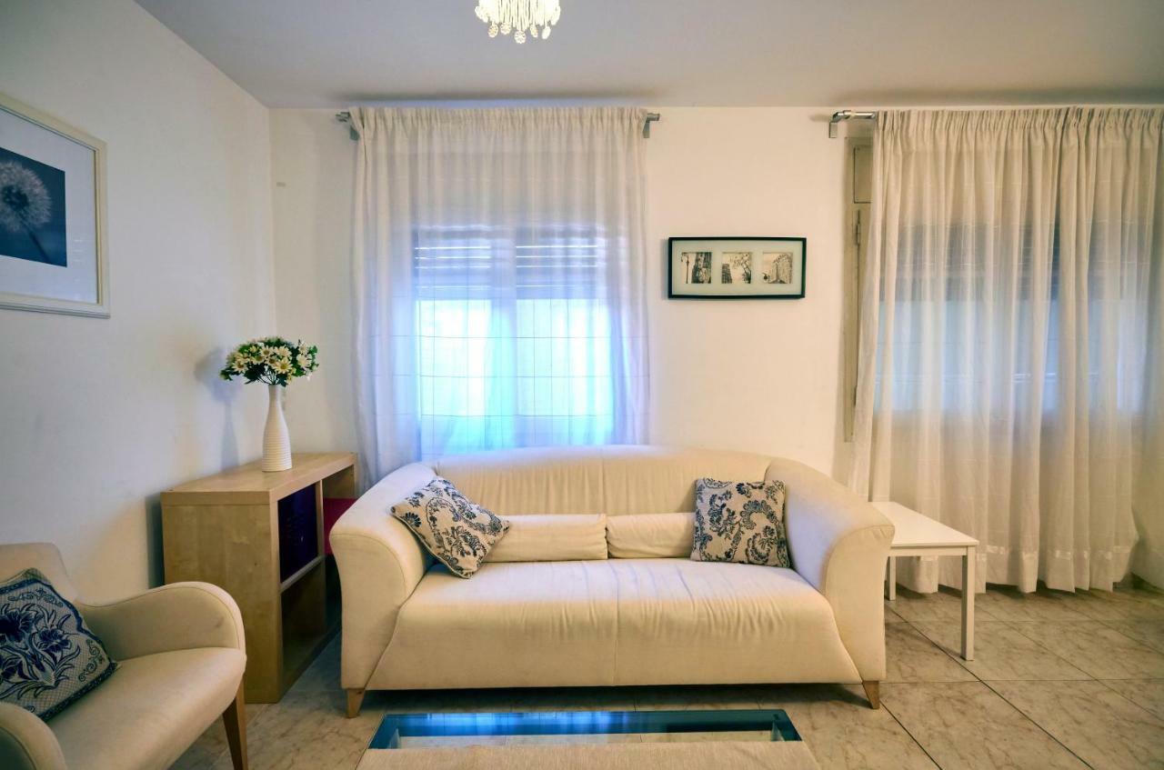 Torrassa Fira Apartment