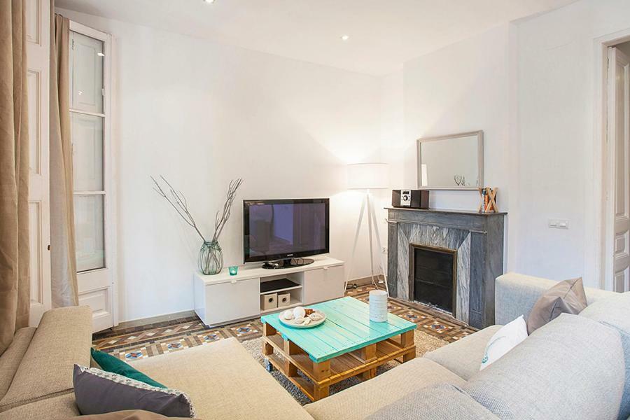 Apartamento Grande And Authentic In Eixample With Central Ac, Mosaic *