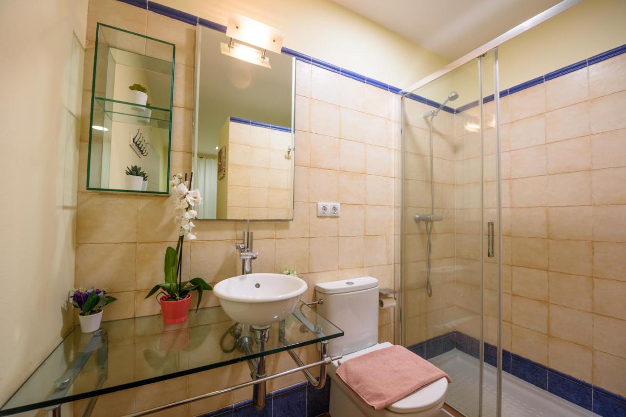 Apartment Ramblasrentals Chic & Spacious Flat Pool Table 15m Ramblas - Parking - Wifi