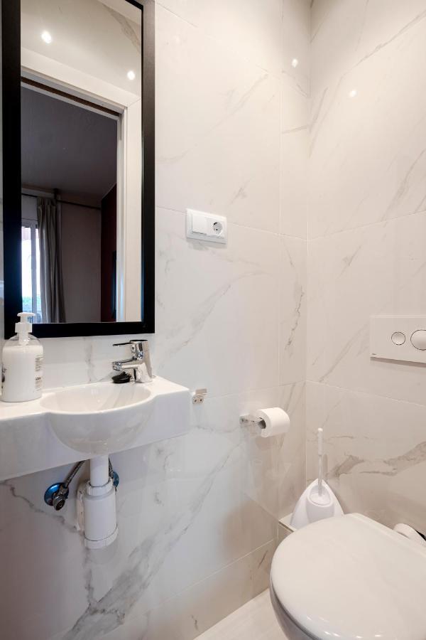 Apartment Three Bedroom In Sants