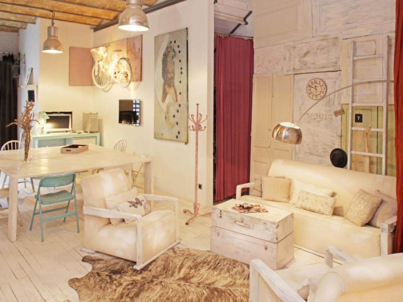 Pink House Hotel *