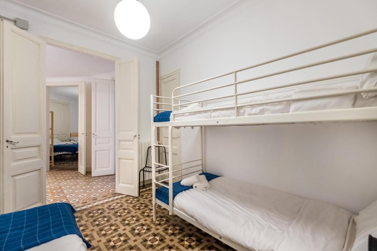 Modernist For Large Groups In Eixample Apartment *