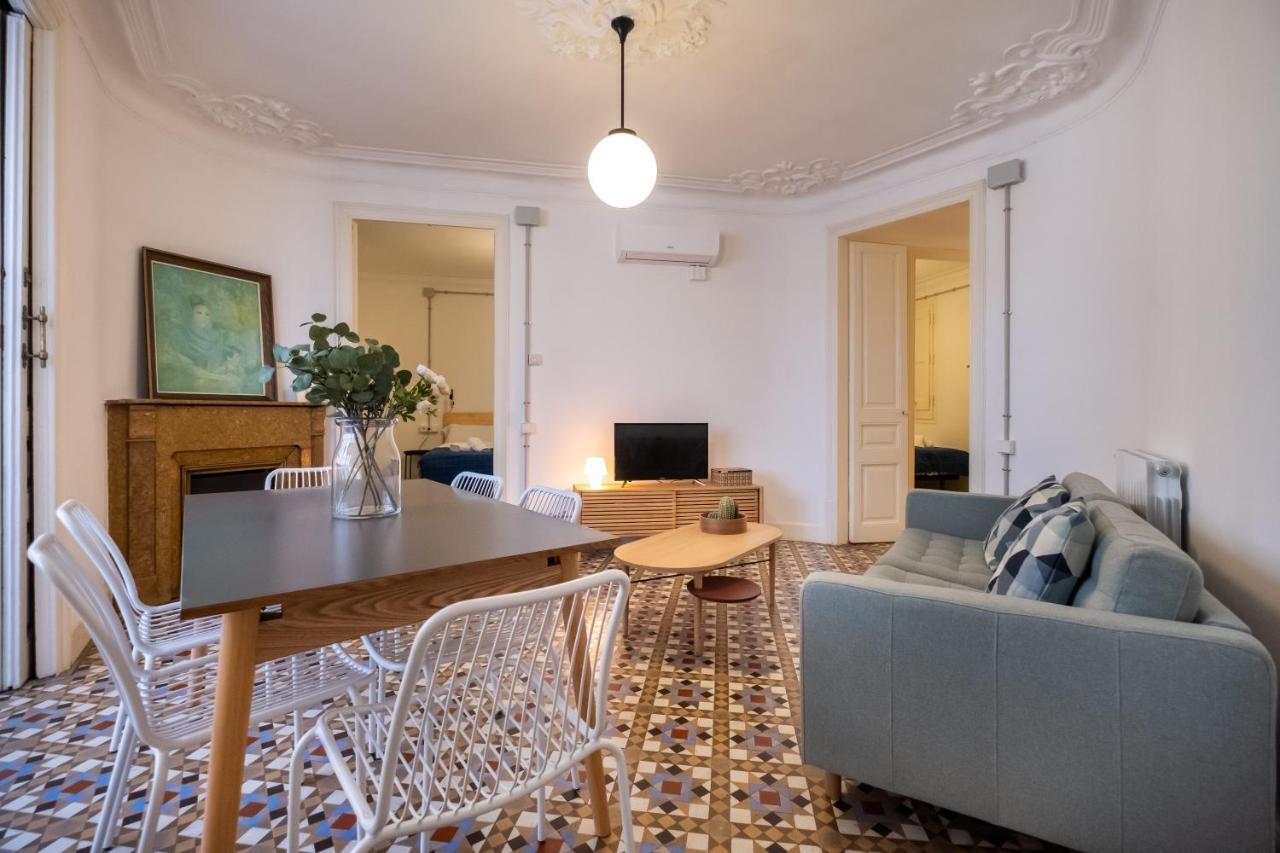 Modernist For Large Groups In Eixample Apartment *