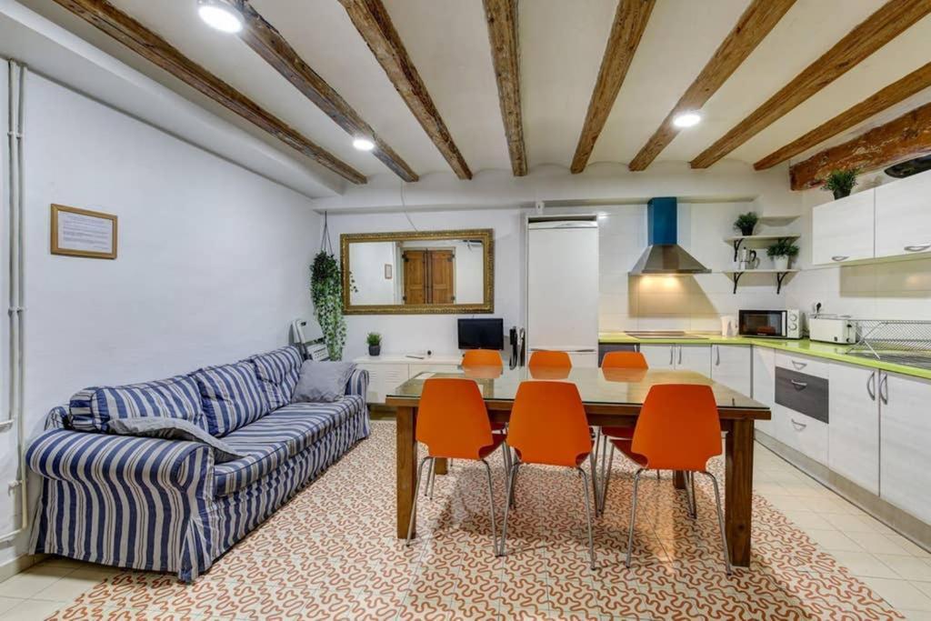 7 Pax Montserrat Ramblas Barcelona Appartement