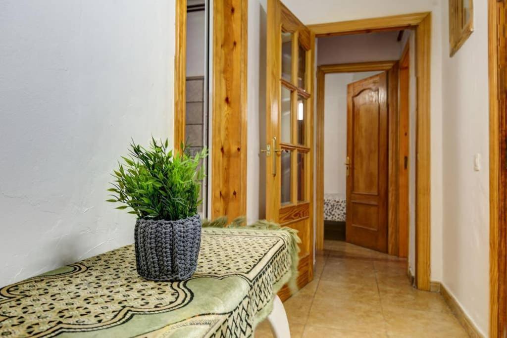 7 Pax Montserrat Ramblas Barcelona Appartement *