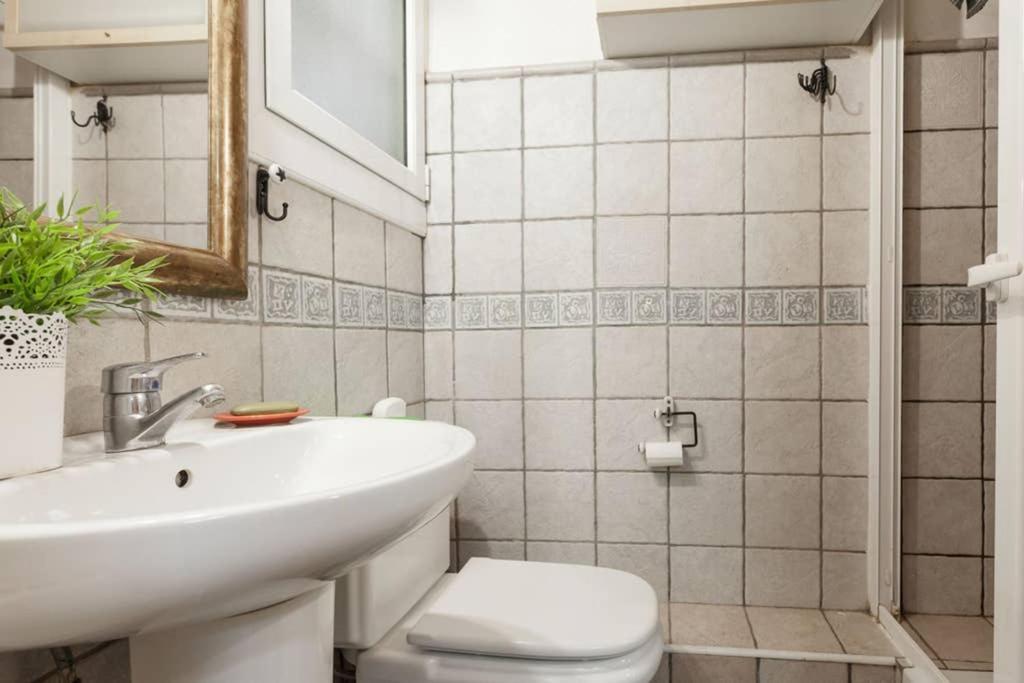 7 Pax Montserrat Ramblas Barcelona Appartement *