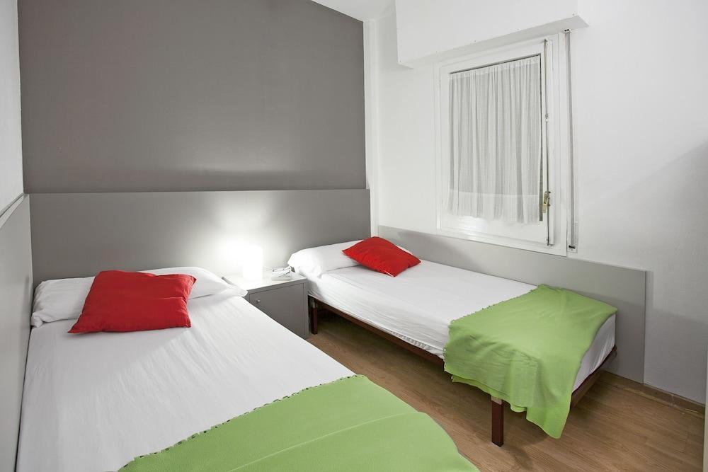 Hostal Sant Jordi Sagrada Familia Barcelona