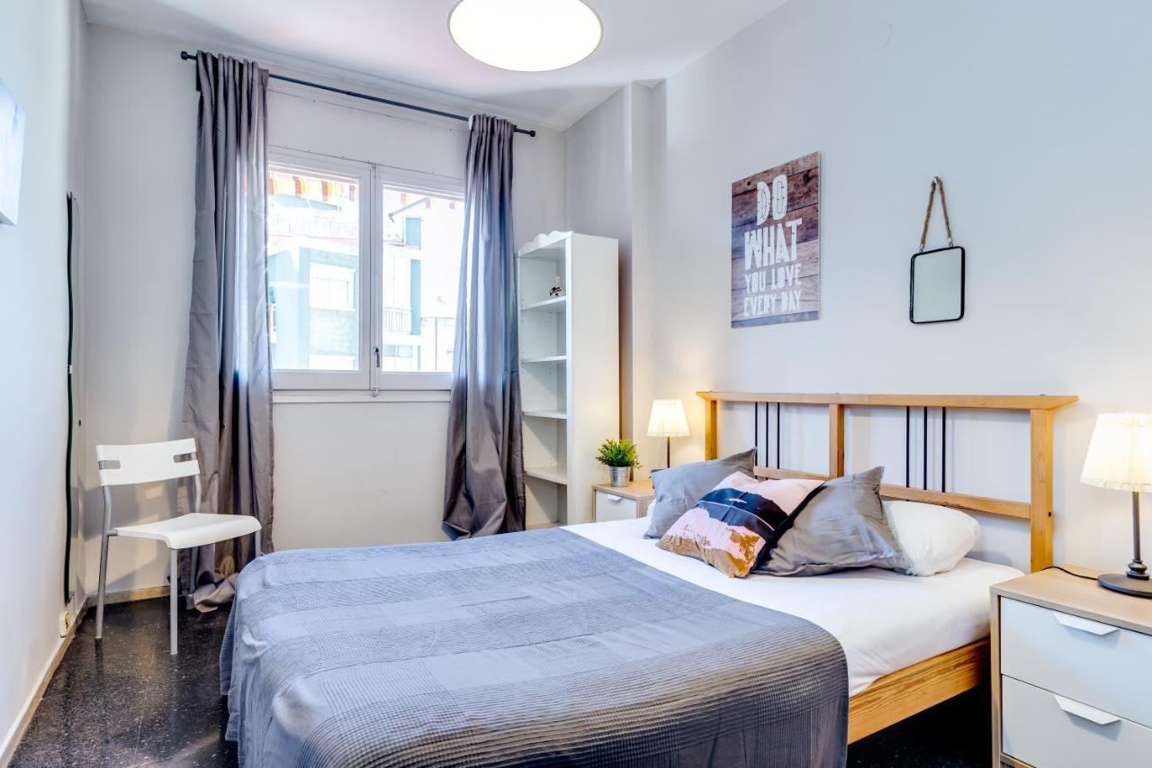 Spacious 4 Bedroom Fira Bcn & Camp Nou Appartement