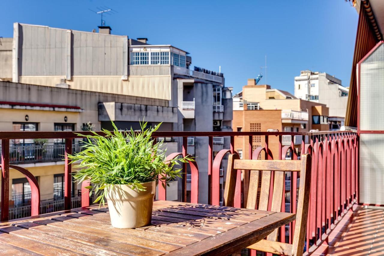 Spacious 4 Bedroom Fira Bcn & Camp Nou * Barcelona