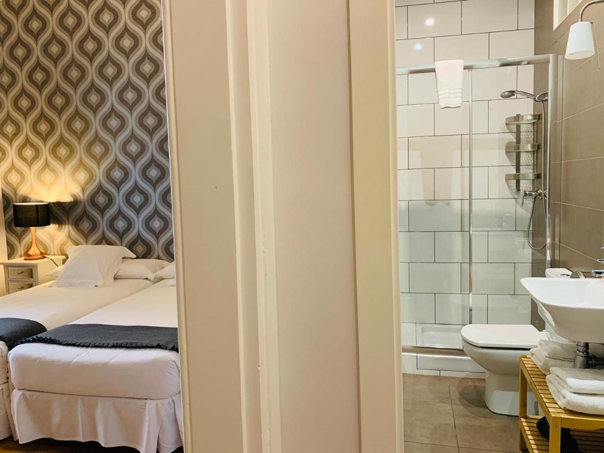 Aptbcn Super Balmes Apartment
