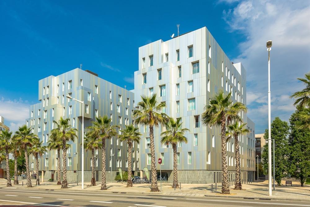 Urban Districs Rambla & Pool 4*