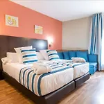 Habitación con dos camas en Hotel Ronda Lesseps