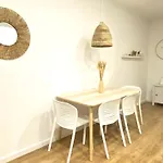 Lovely New Apartment 20 Minutes From Barcelona Center.