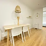 Lovely New Apartment 20 Minutes From Barcelona Center.