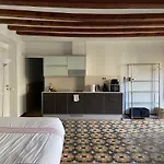 Lovely 2-Bed Apartment In Barcelonas Best Location