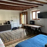 Lovely 2-Bed Apartment In Barcelonas Best Location