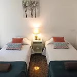 By Plaza Urquinaona Rooms