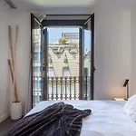 3-Bedroom Penthouse With Terrace In Eixample