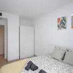 Three Bedroom Two Bathroom Apartment Close To Beach
