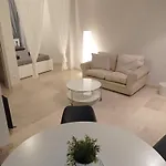 Apartment-Loft Sagrada Famila L5 Metro Exit