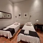 Casa Consell Gran Via, Guest House