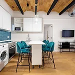 Bebarceloner Eixample Apartments - 4 Bedrooms