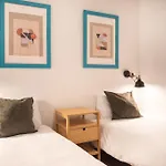 Spacious & Sunny Apt With Terrace In The City Center