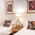Spacious & Sunny Apt With Terrace In The City Center