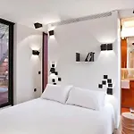 DestinationBCN Urgell Apartment