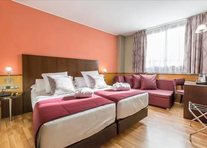 Habitación con dos camas en Hotel Ronda Lesseps