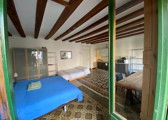 Lovely 2-Bed Apartment In Barcelonas Best Location