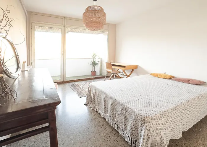 Rooms In Beautiful Apartment In Gracia