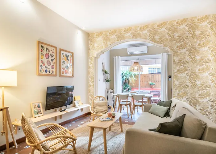 Spacious & Sunny Apt With Terrace In The City Center