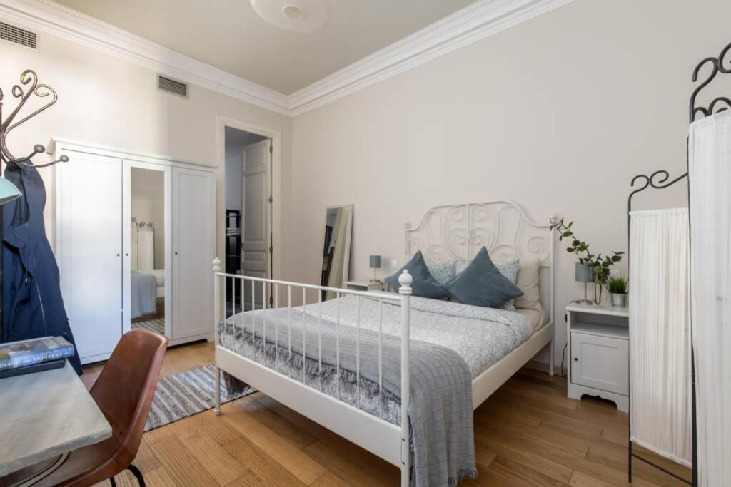 Beautiful & Central Flat Near Sagrada Familia Appartement