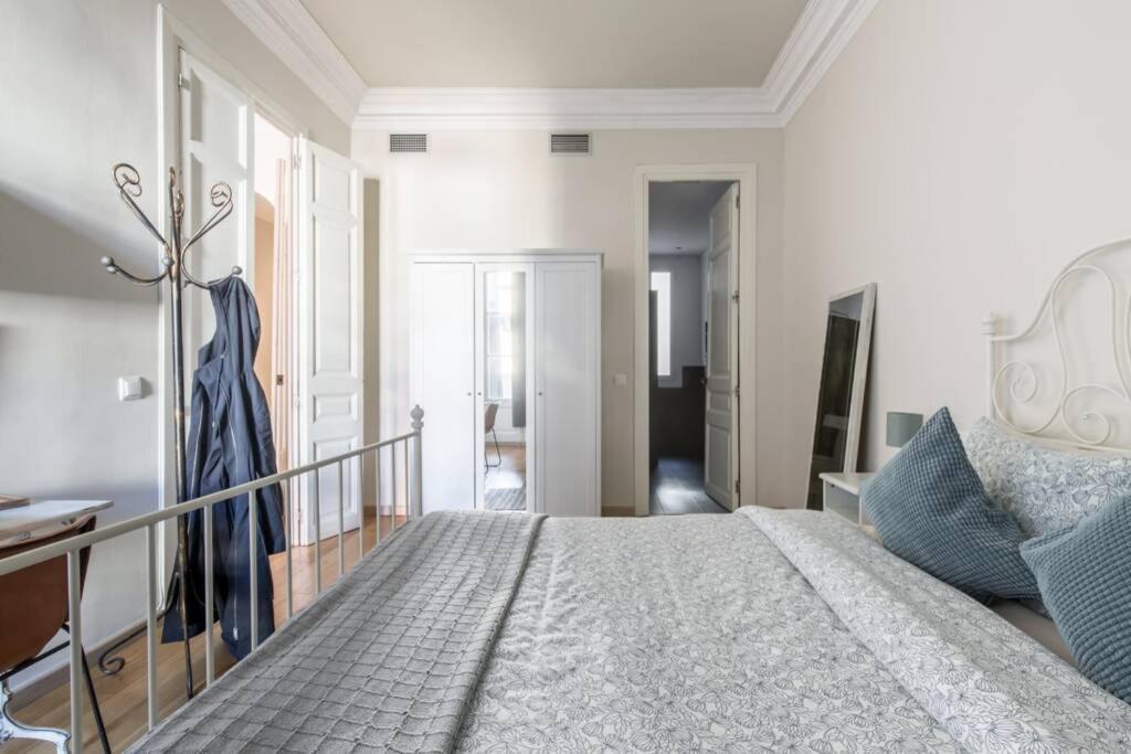 Beautiful & Central Flat Near Sagrada Familia Appartement